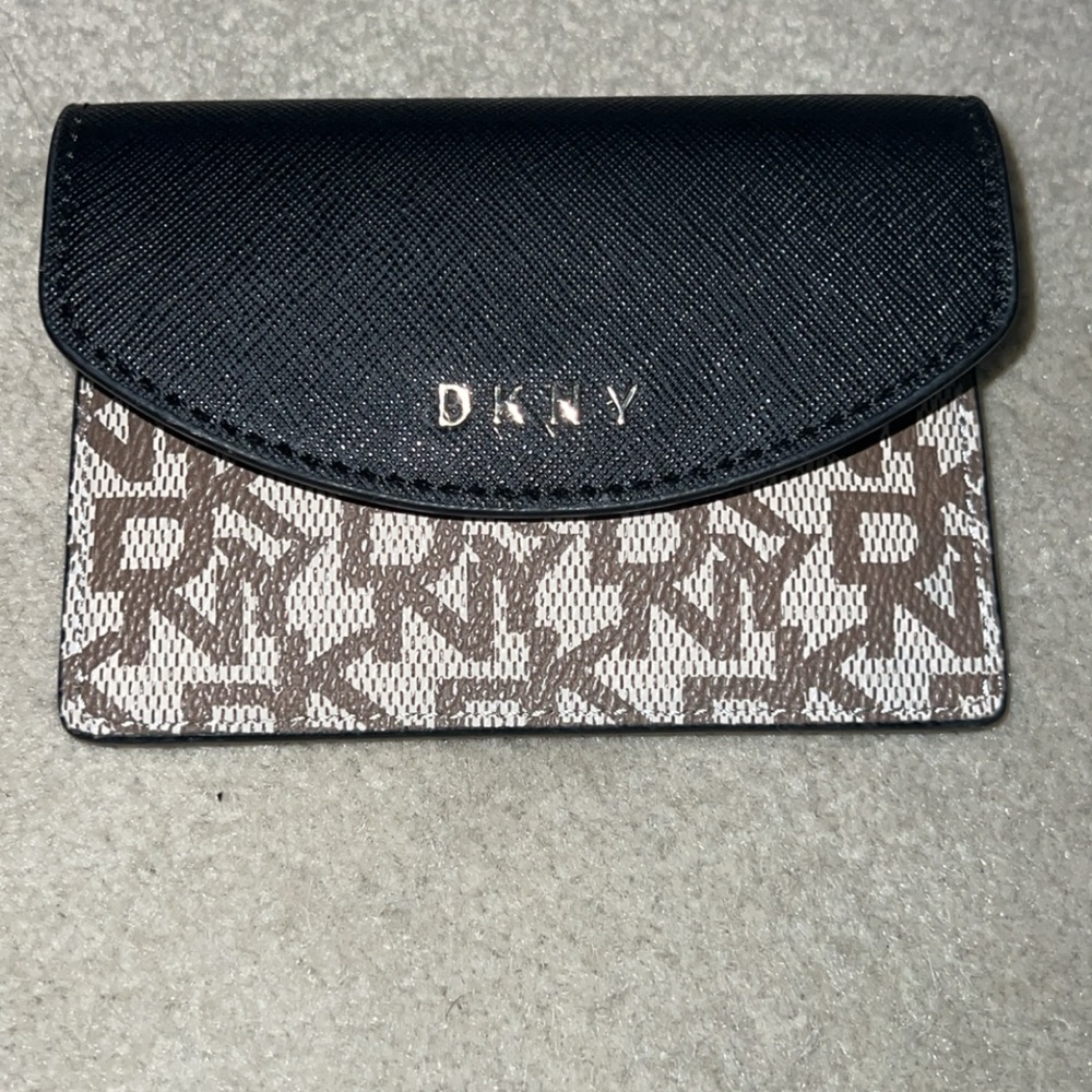 Dkny wallet